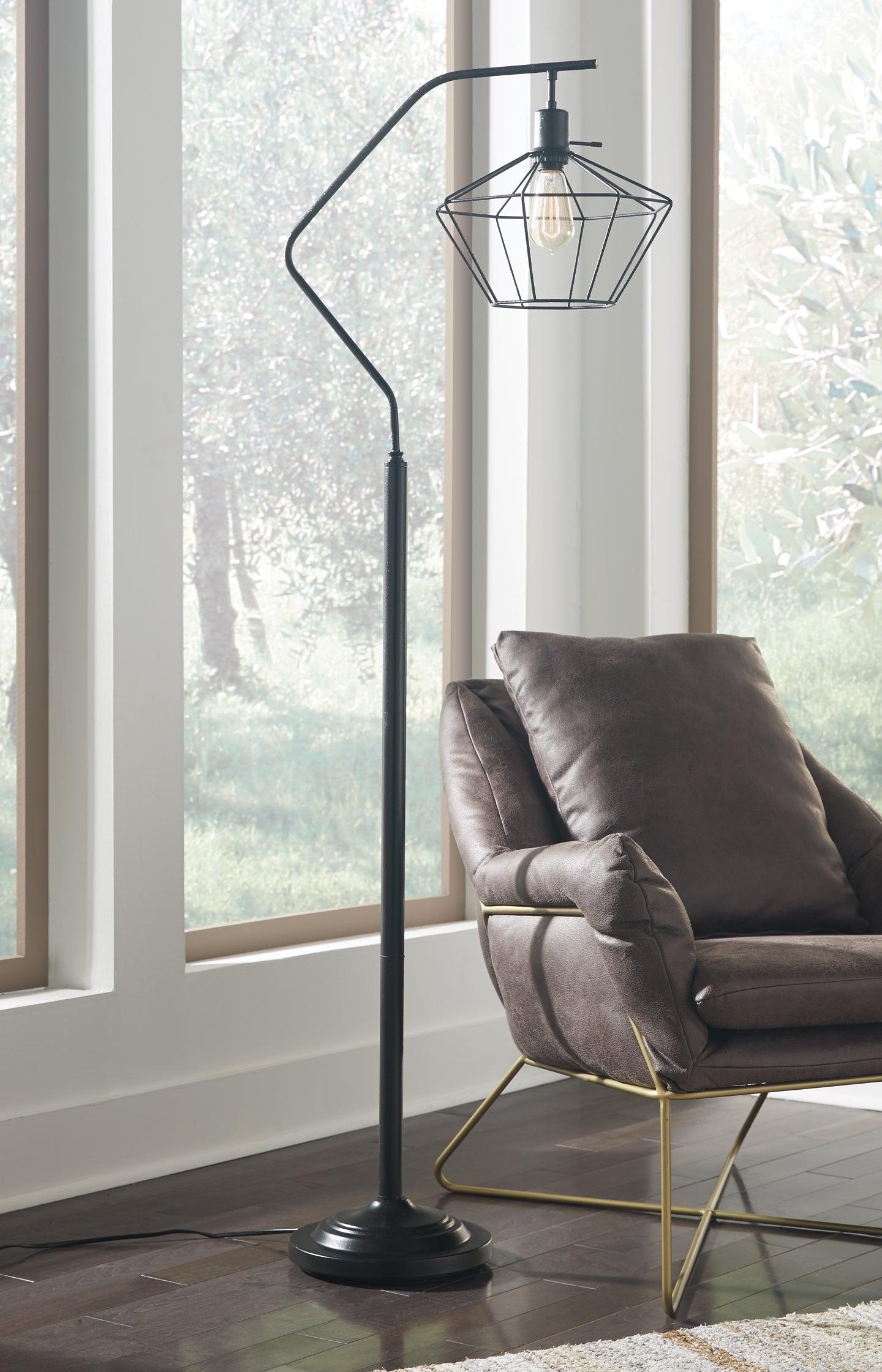 Makeika Metal Floor Lamp (1/CN) Smyrna Furniture Outlet