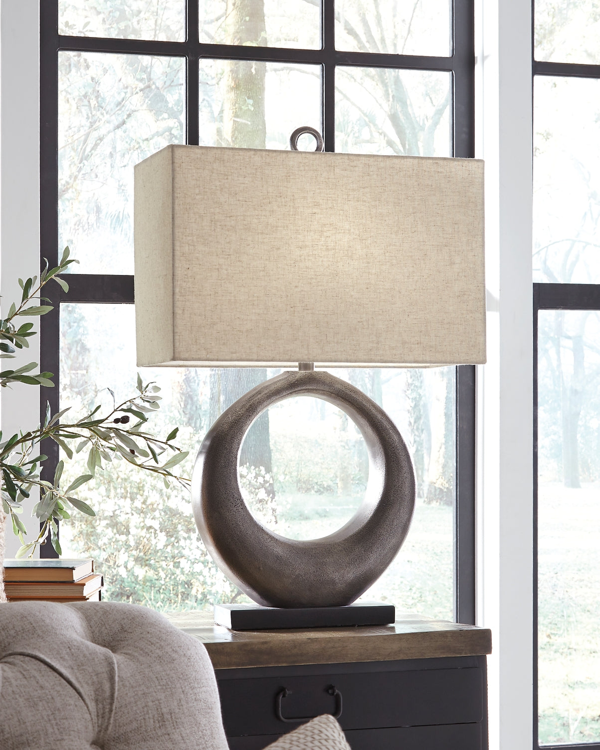 Saria Metal Table Lamp (1/CN) Smyrna Furniture Outlet