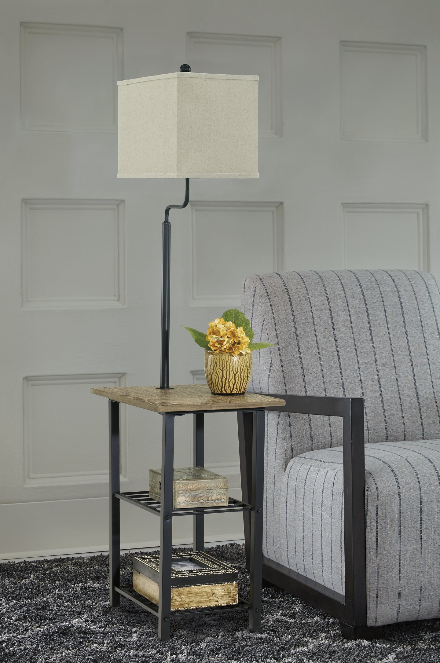 Shianne Metal Tray Lamp (1/CN) Smyrna Furniture Outlet