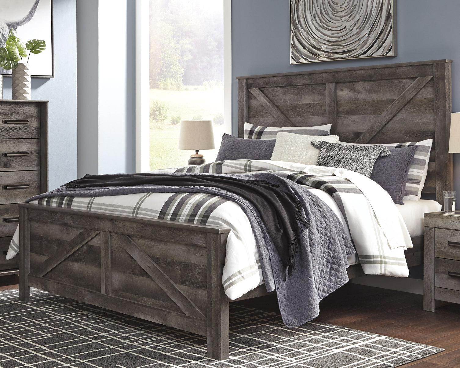 Wynnlow Queen Crossbuck Panel Bed Smyrna Furniture Outlet
