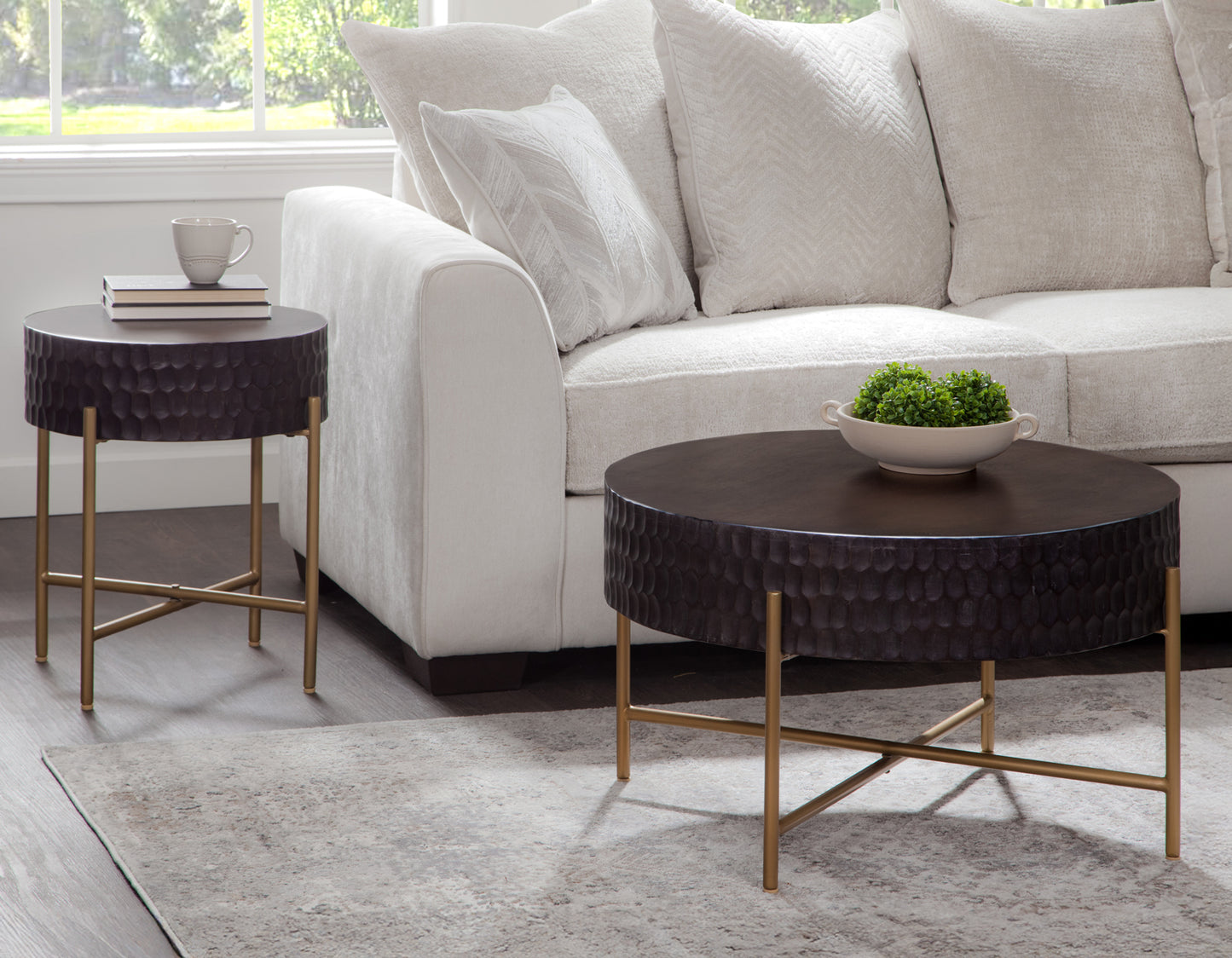 Bobbi 30″ Round Solid Wood End Table