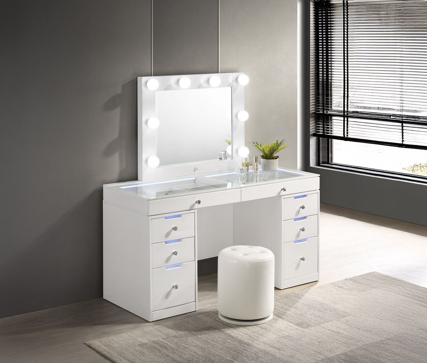 LUXO VANITY WHITE