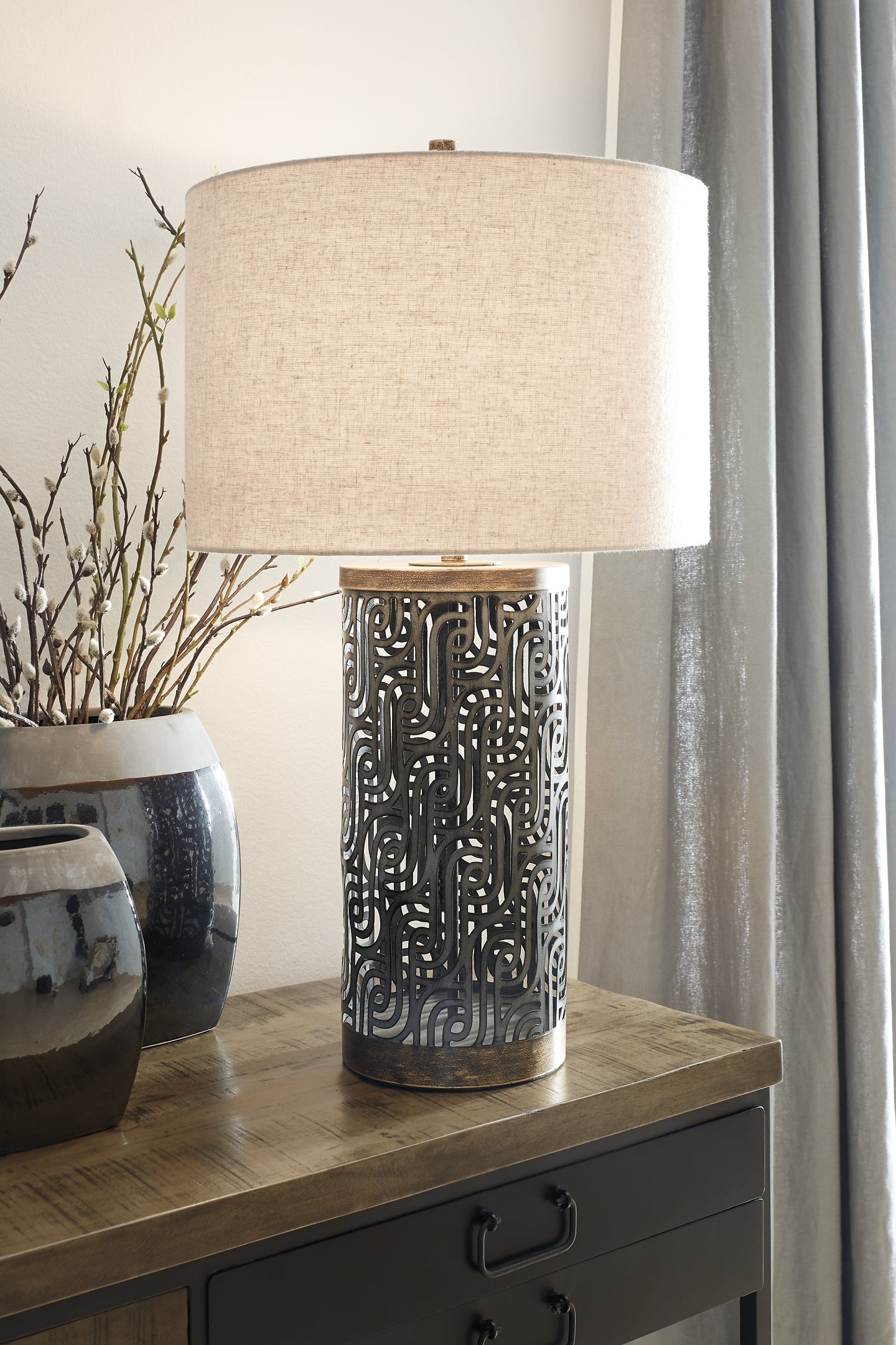 Dayo Metal Table Lamp (1/CN) Smyrna Furniture Outlet