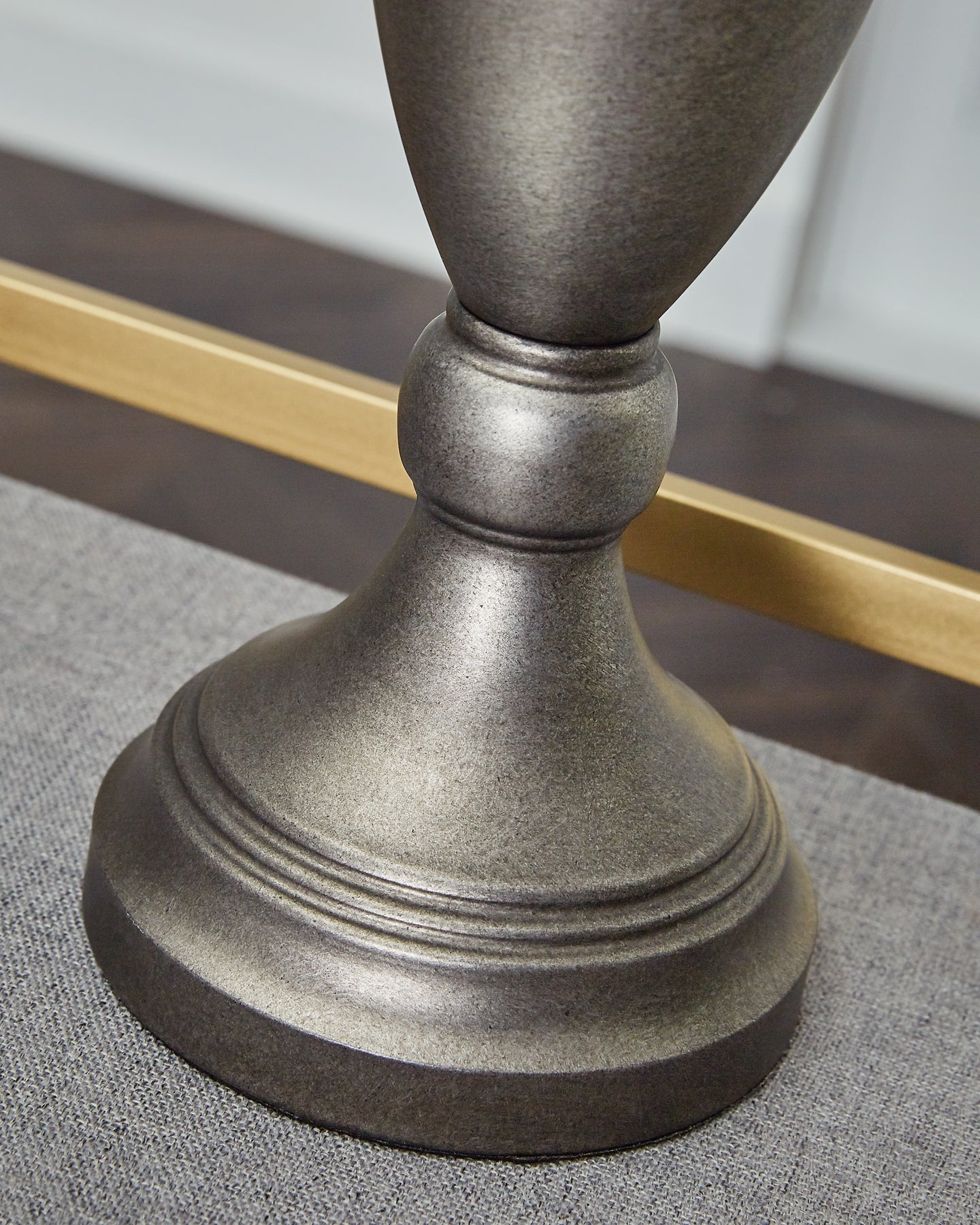 Doraley Metal Table Lamp (2/CN) Smyrna Furniture Outlet