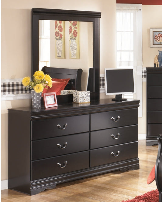 Huey Vineyard Dresser and Mirror Smyrna Furniture Outlet