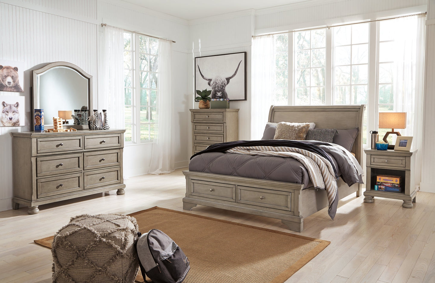 Lettner Full Sleigh Bed with Dresser Smyrna Furniture Outlet