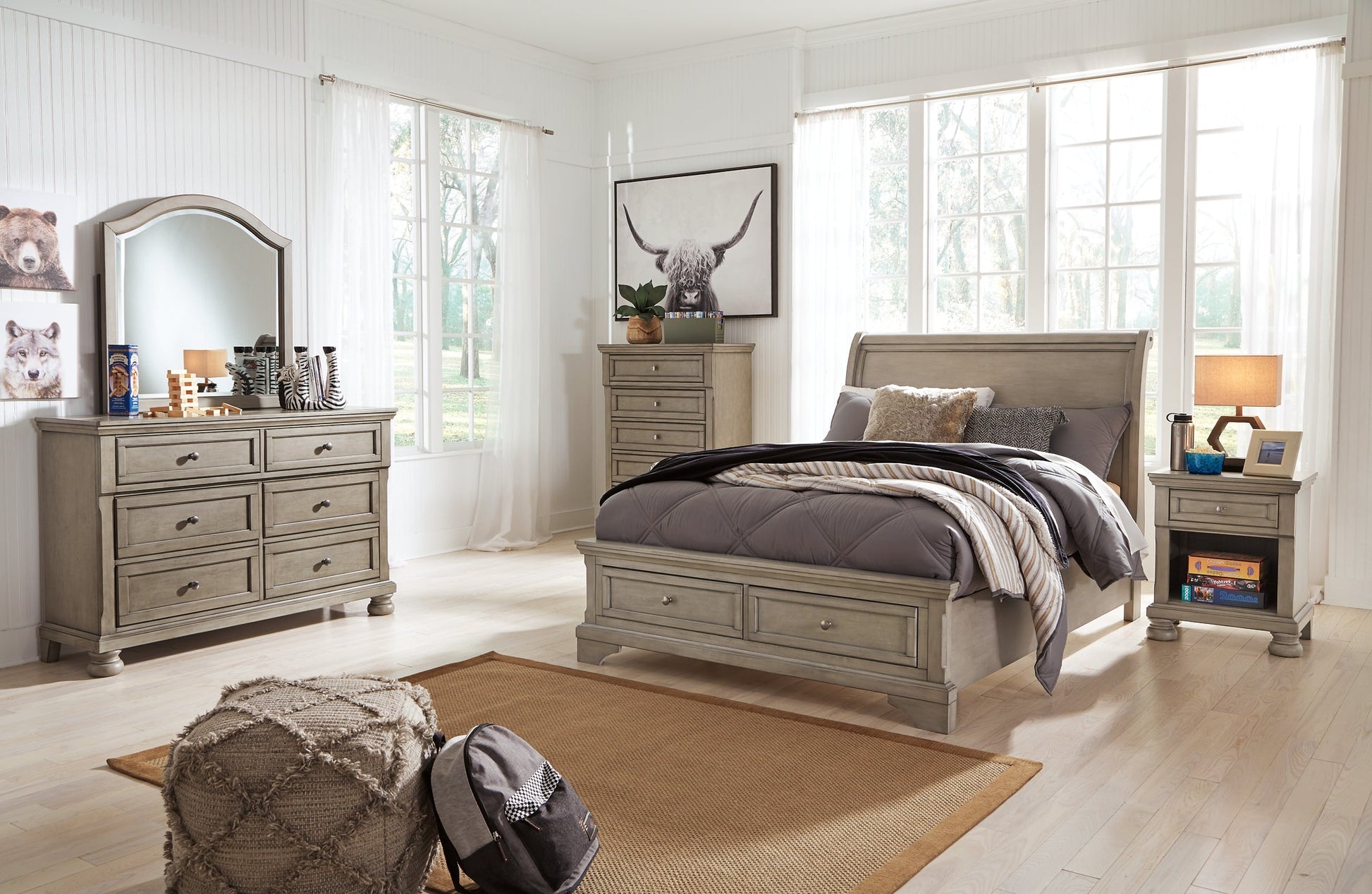 Lettner Full Sleigh Bed with Mirrored Dresser and 2 Nightstands Smyrna Furniture Outlet